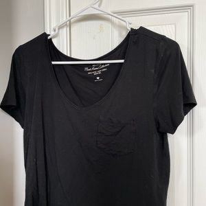 Black Hollister tee